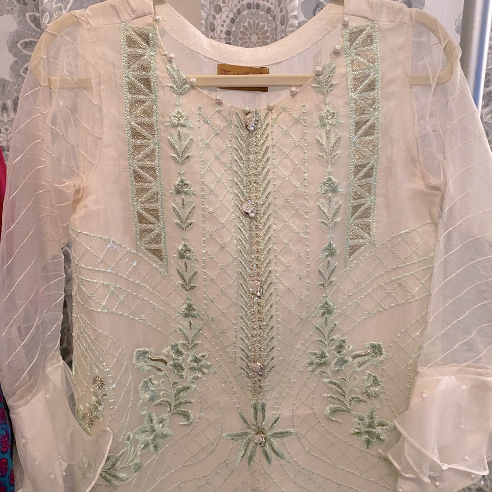 Stunning white/green shalwar kameez in size small